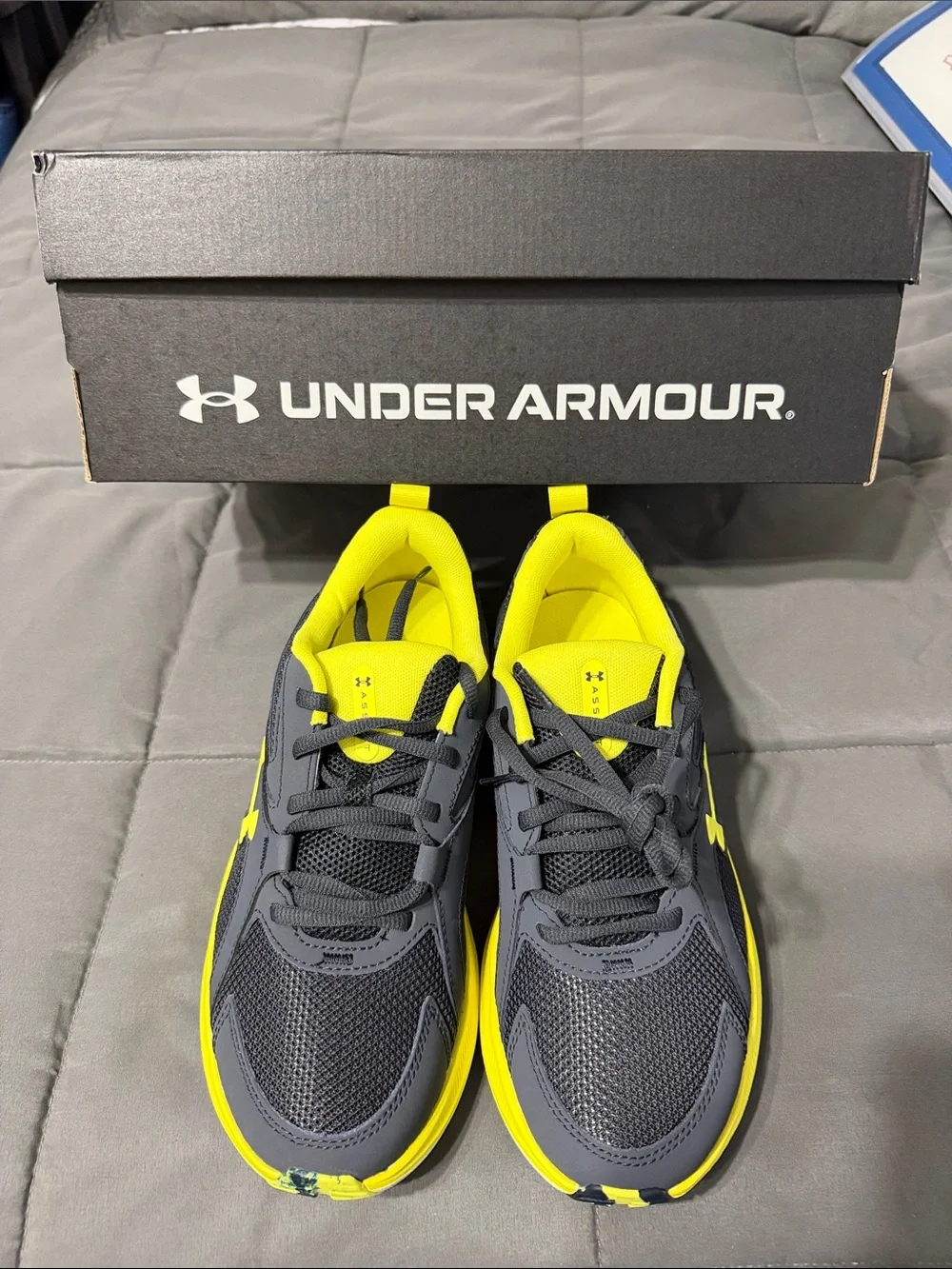 Under Armour BGS Assert 11  Size 7Y